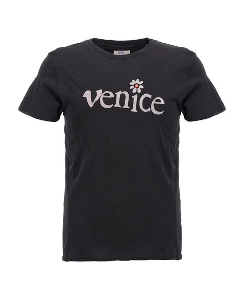 Show off your love for Venice with our stylish t-shirt!